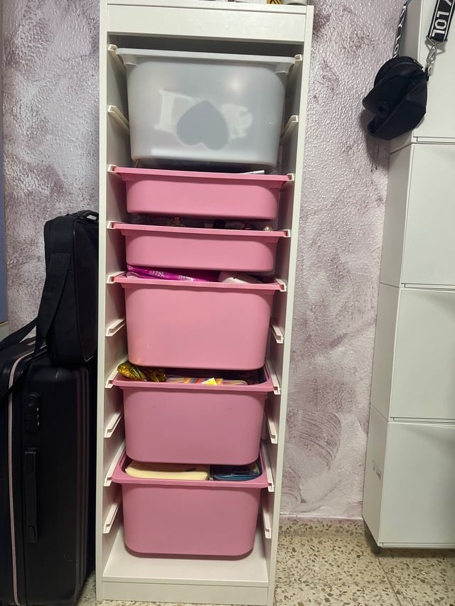 Estanteria con 6 cajones de almacenaje.