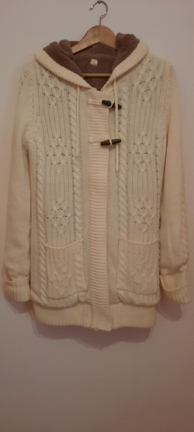 Cárdigan de punto en color crudo