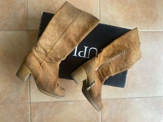 Botas camel de Cuplé