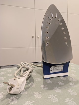 Plancha de vapor Taurus, modelo Adria 1400IX.