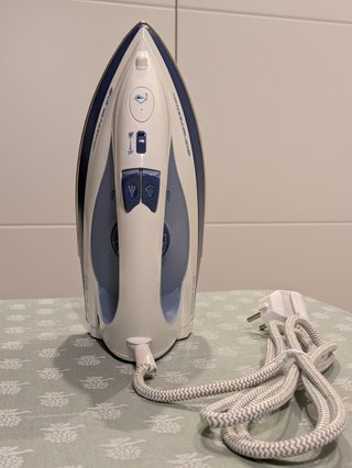 Plancha de vapor Taurus, modelo Adria 1400IX.