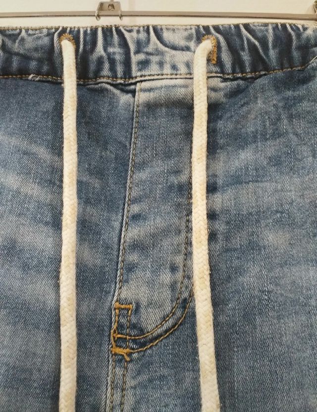 Vaquero roto "Bershka" XS