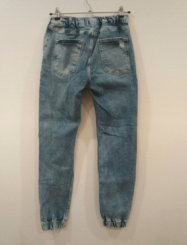 Vaquero roto "Bershka" XS