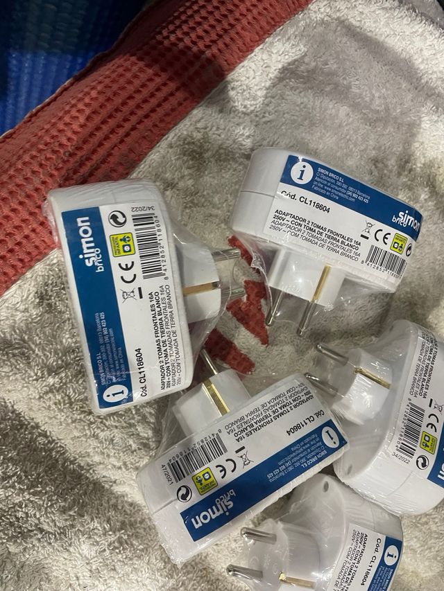 Lote ladron 2 enchufes simon 