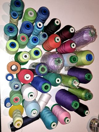 Hilos varios colores ,para coser y remalladora .