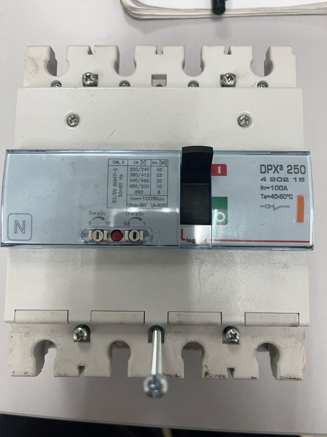 Magnetotermico legrand dpx 250