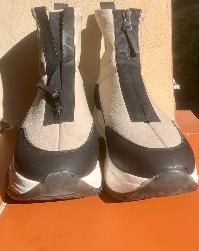 Botín deportivo talla 37 usado un par de veces