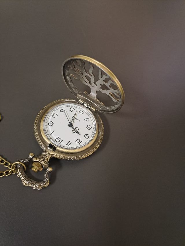 Reloj árbol de la vida troquelado nuevo