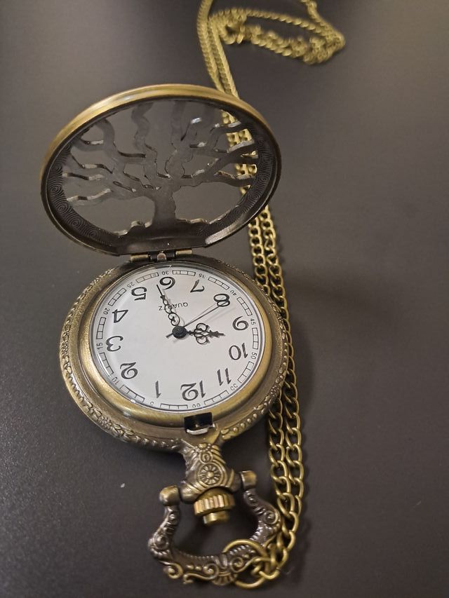 Reloj árbol de la vida troquelado nuevo