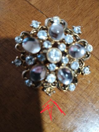 Orecchini vintage a clip color oro.