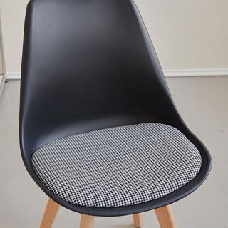 Juego de 4 Sillas SIRIO Acolchadas y Mesa 110cm