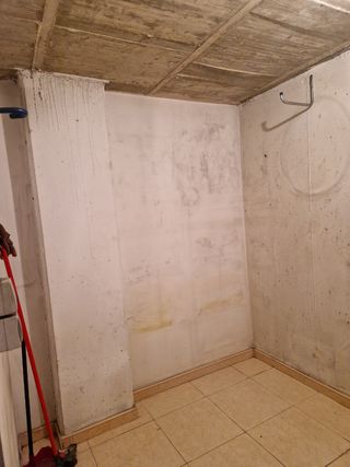 Plaza de garaje con trastero