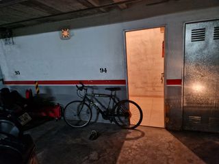 Plaza de garaje con trastero