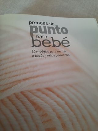 Prendas de punto para bebé: 50 modelos para mimar a bebés y niños pequeños (Spanish Edition)