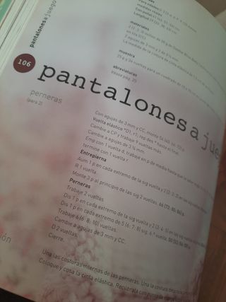 Prendas de punto para bebé: 50 modelos para mimar a bebés y niños pequeños (Spanish Edition)