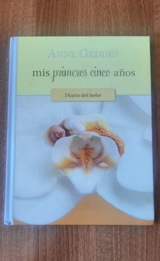 MIS PRIMEROS CINCO AÑOS.DIARIO DEL BEBE: EDICION 2010 (INCLUYE METRO) (Spanish Edition)