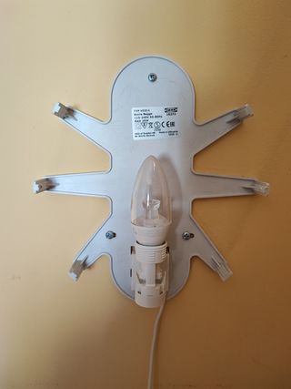 Ikea. Lámpara infantil forma mariquita