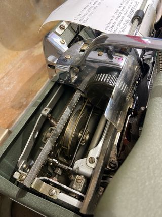 MAQUINA DE ESCRIBIR OLYMPIA DE LUXE