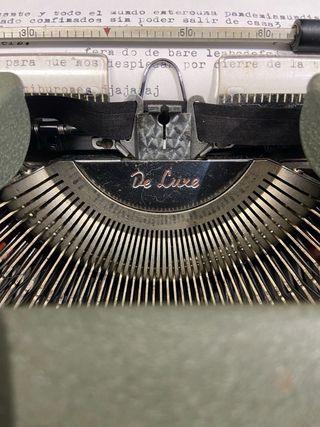 MAQUINA DE ESCRIBIR OLYMPIA DE LUXE