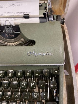 MAQUINA DE ESCRIBIR OLYMPIA DE LUXE