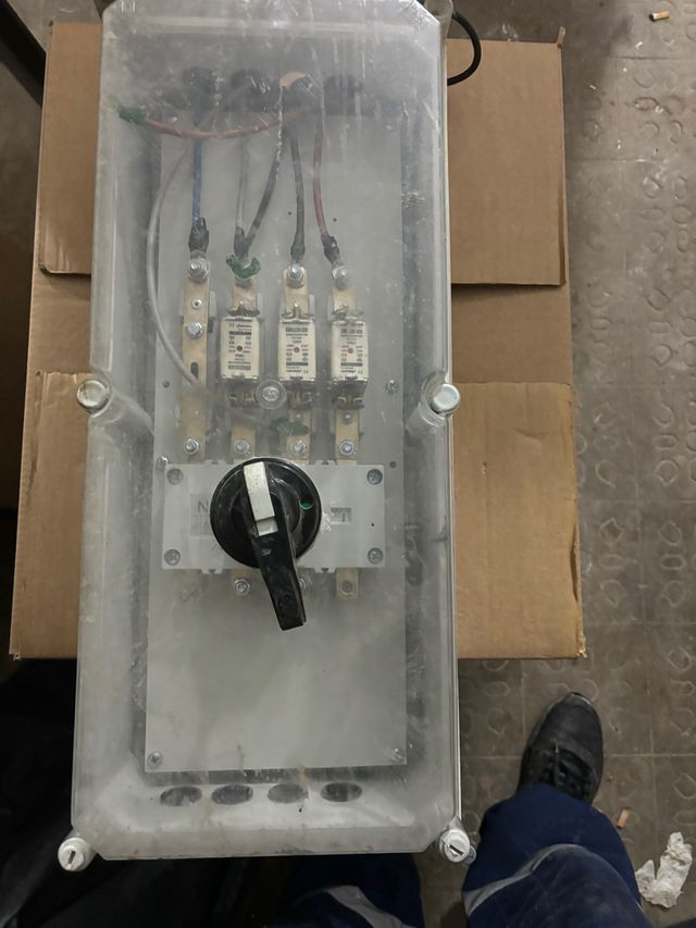 Caja cuadro electrico interruptor general