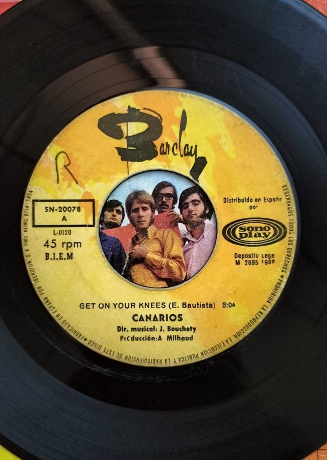 Los Canarios - Get On Your Knees