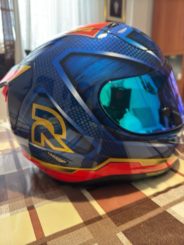 Casco hjc rpha 11 superman