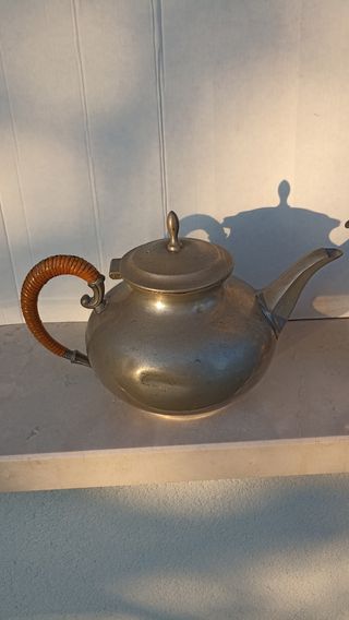 Teiera e caffettiera in peltro