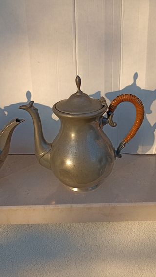 Teiera e caffettiera in peltro