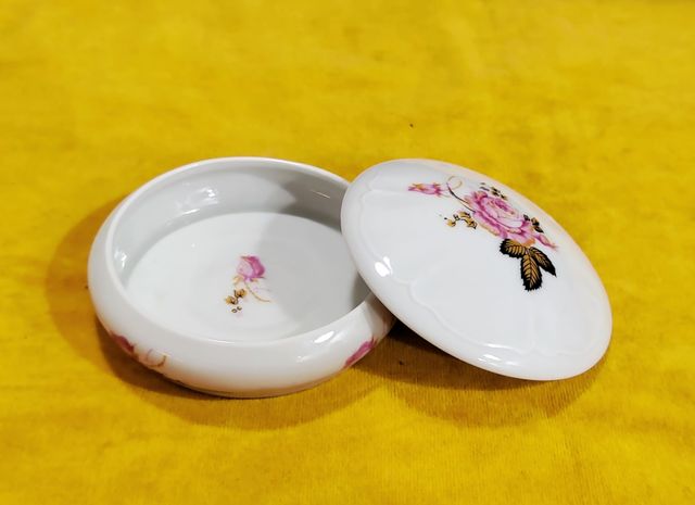 Joyero de porcelana con rosa