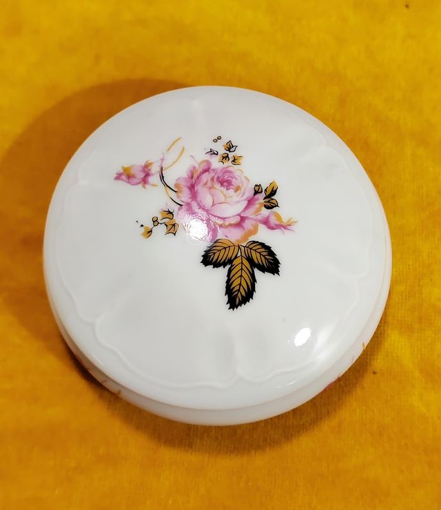 Joyero de porcelana con rosa