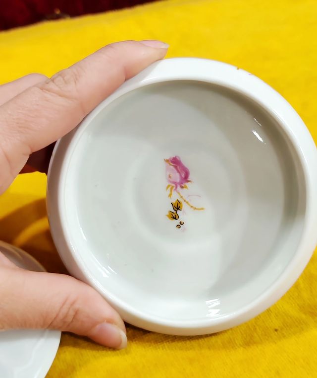 Joyero de porcelana con rosa