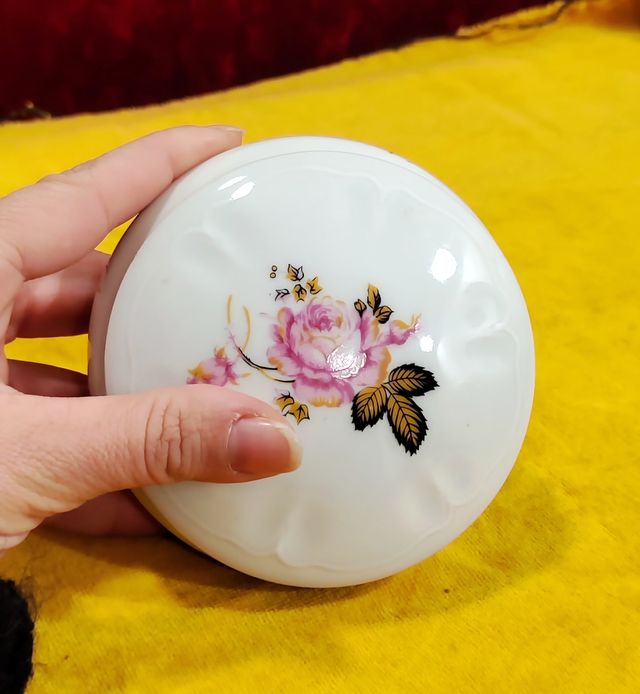 Joyero de porcelana con rosa
