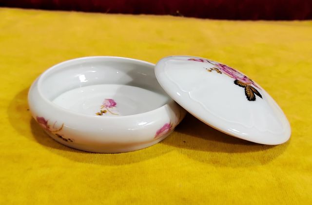 Joyero de porcelana con rosa