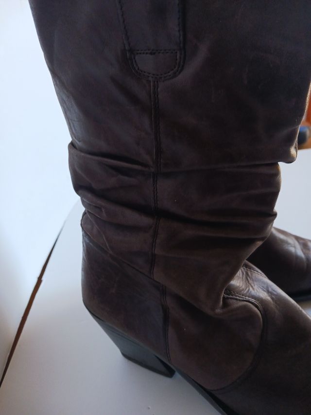 Botas Mustang tipo country marrón