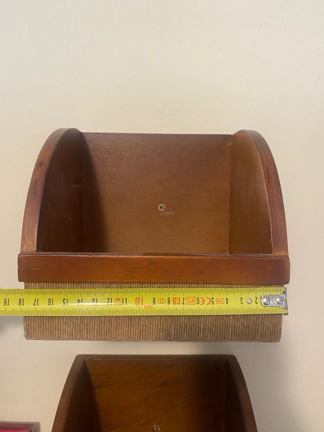 Estanterías madera y caña