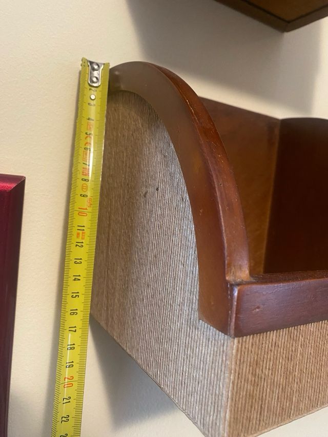 Estanterías madera y caña