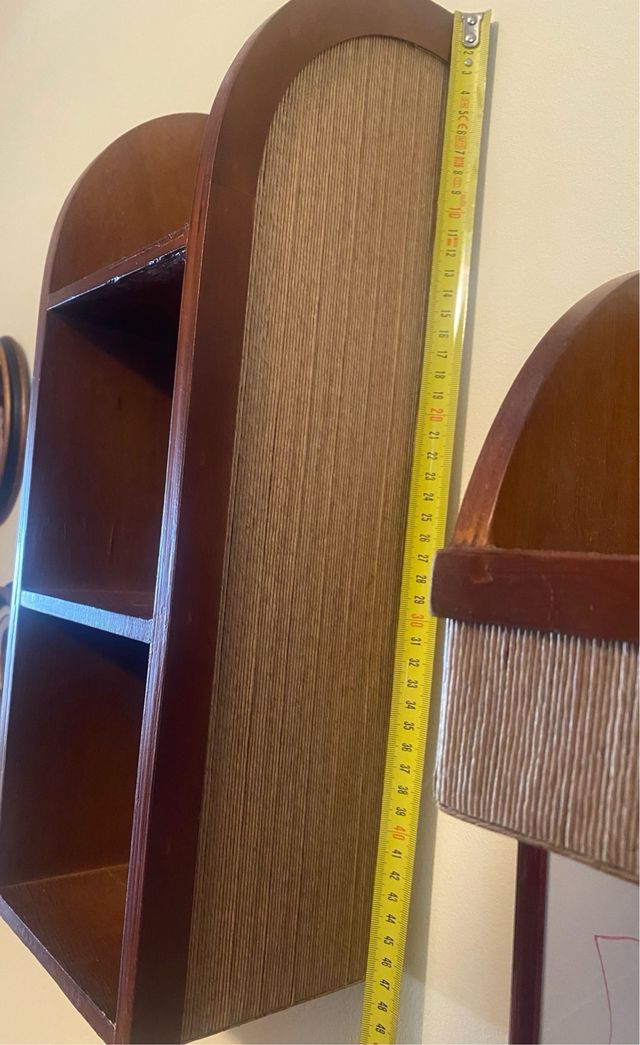 Estanterías madera y caña