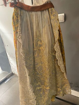 traje fallera con zapatos