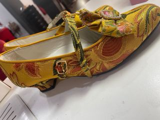 traje fallera con zapatos