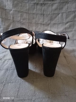 Sandalias tacón negra