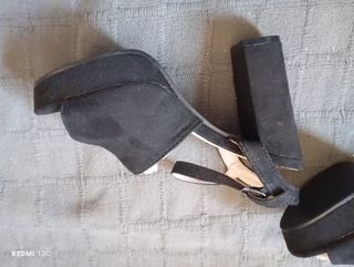 Sandalias tacón negra