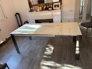 Mesa extensible acero con cristal blanco