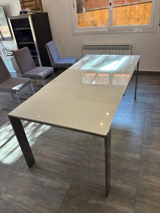 Mesa extensible acero con cristal blanco