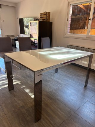 Mesa extensible acero con cristal blanco