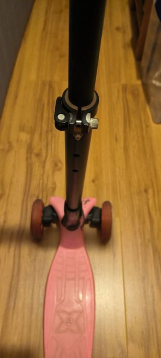 Patinete seminuevo con luces ruedas