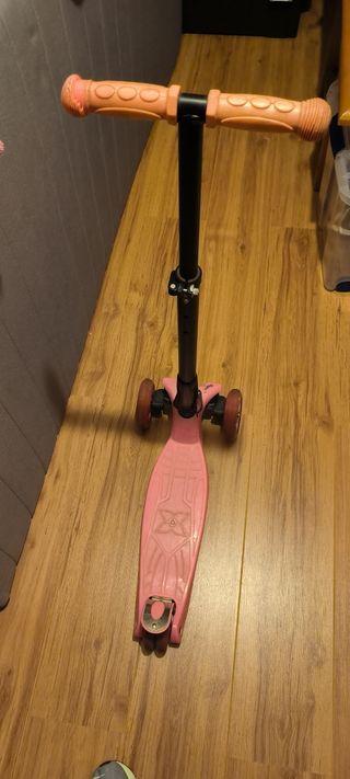 Patinete seminuevo con luces ruedas