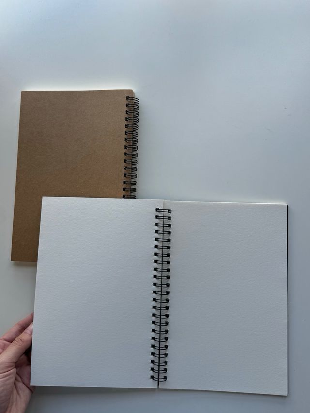 2 cuadernos negro y marron, 14x21 cm