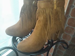 Botines de ante y flecos