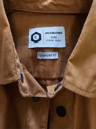 Camisa de calidad Jack and Jones.